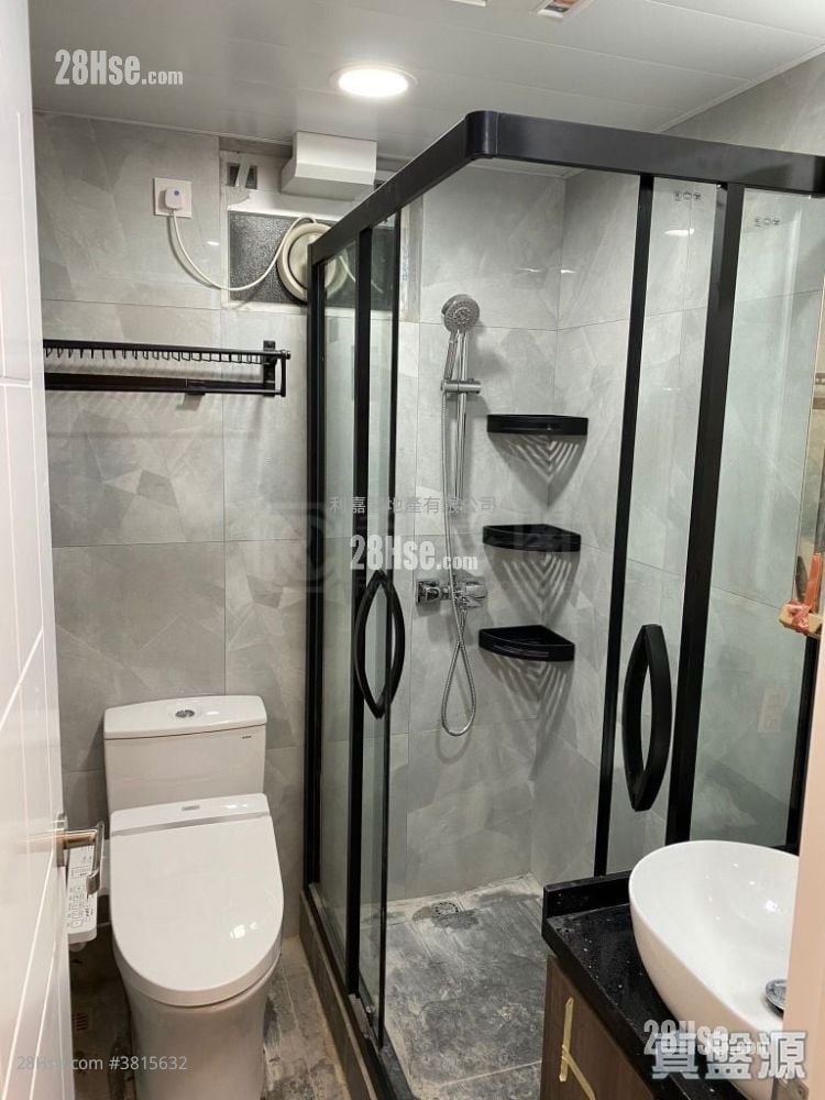 和富大樓 售盤 3 房 429 平方呎