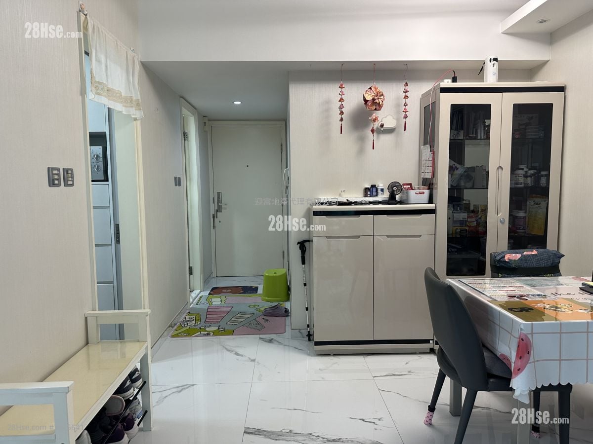 都会駅 售盘 3 房 , 2 浴室 651 平方尺