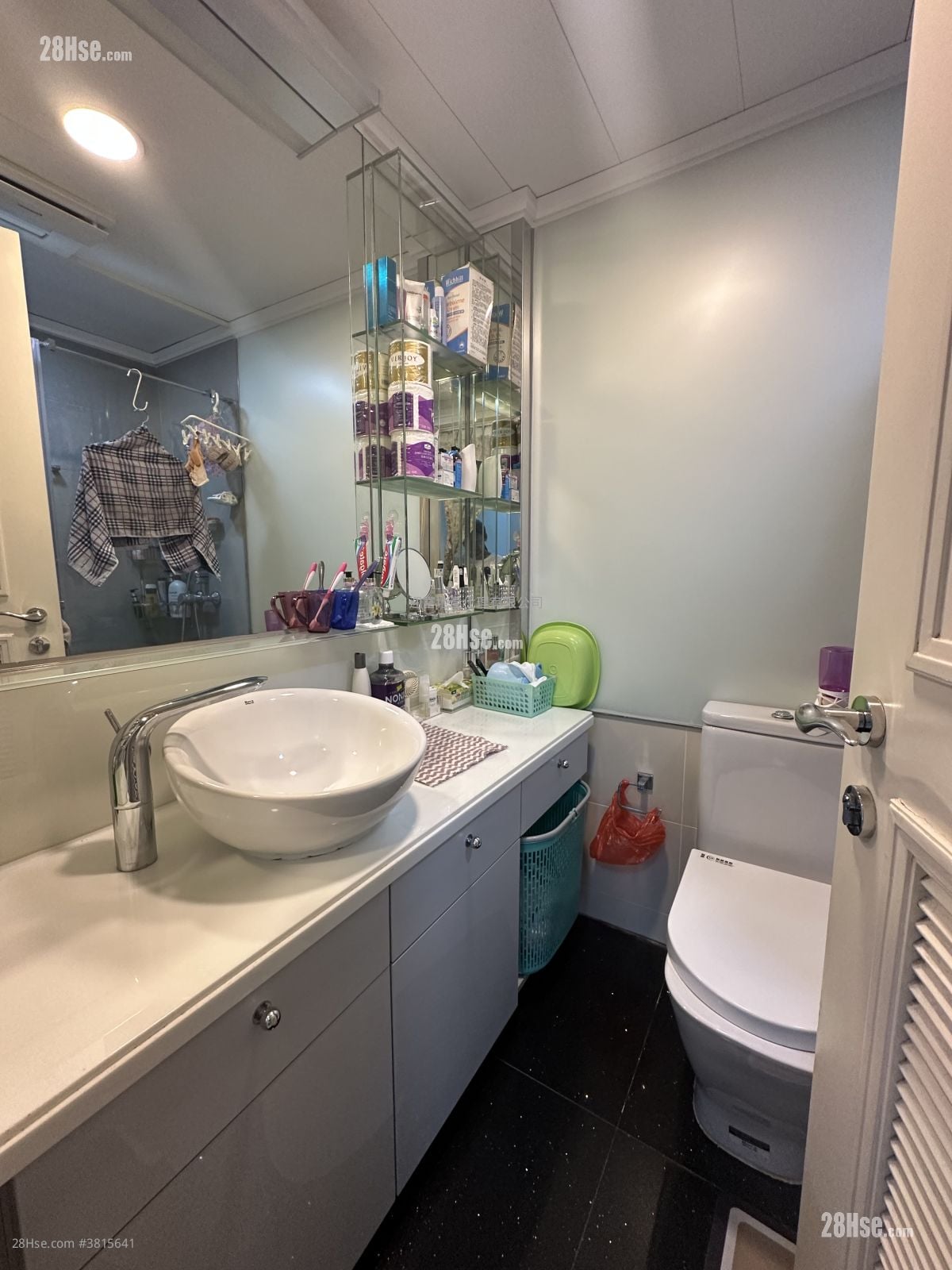 都会駅 售盘 3 房 , 2 浴室 651 平方尺