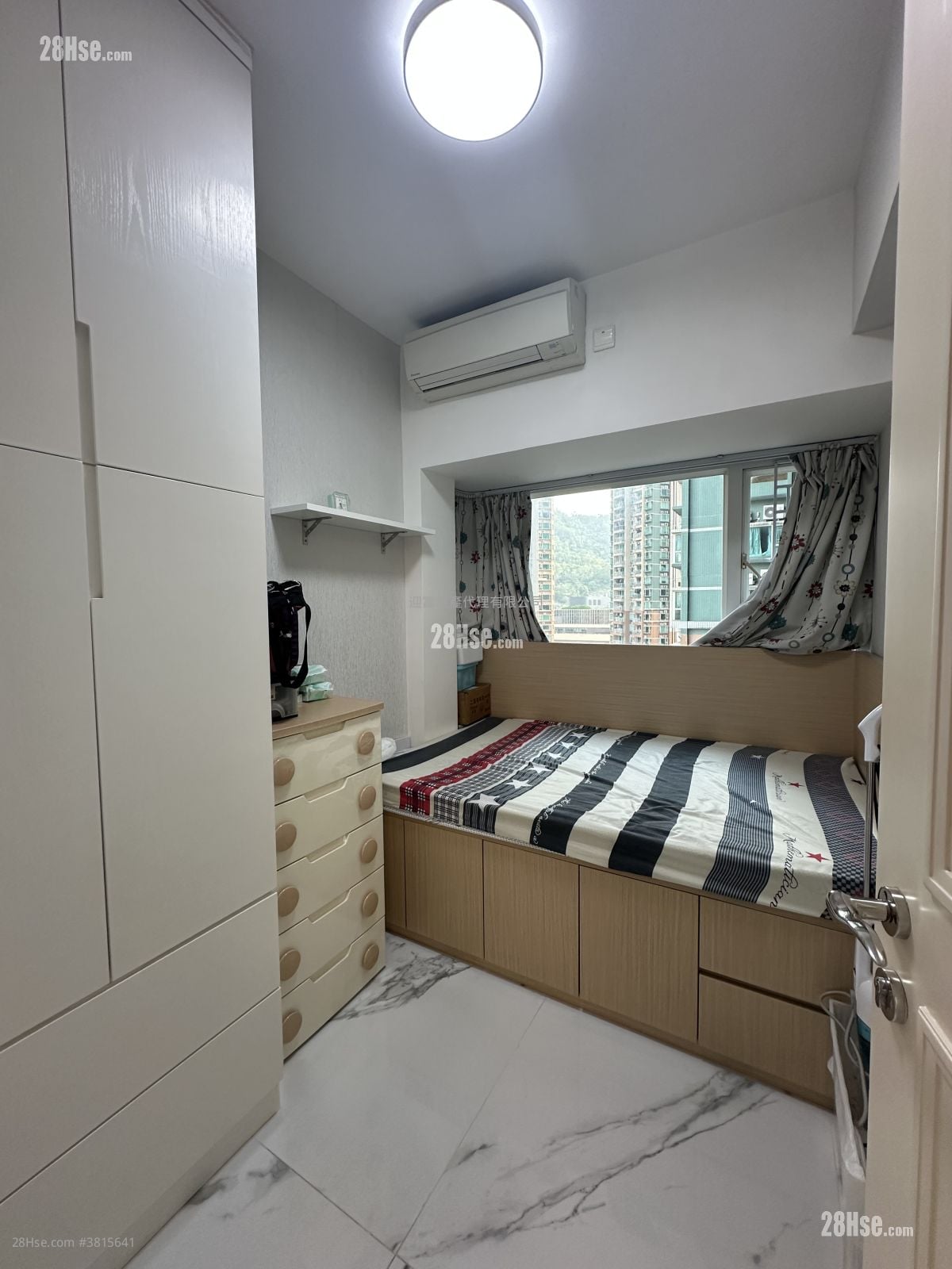 都会駅 售盘 3 房 , 2 浴室 651 平方尺