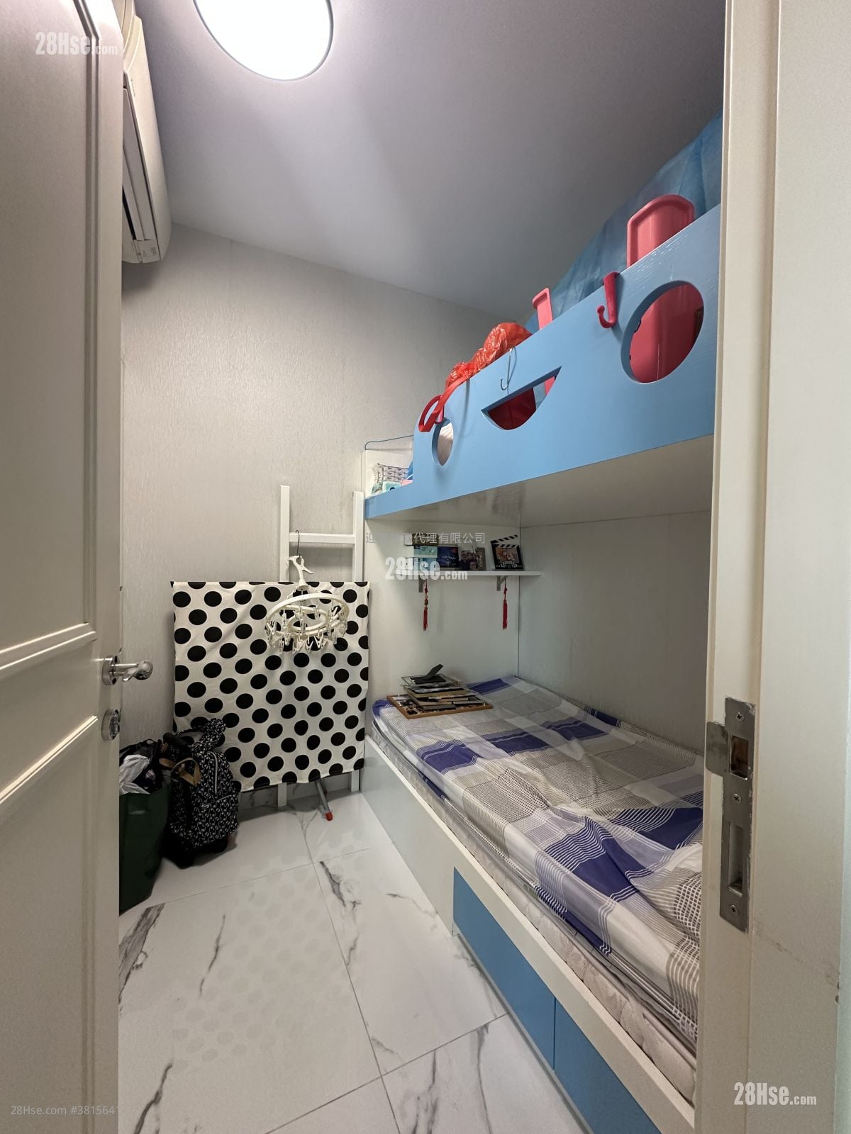 都会駅 售盘 3 房 , 2 浴室 651 平方尺