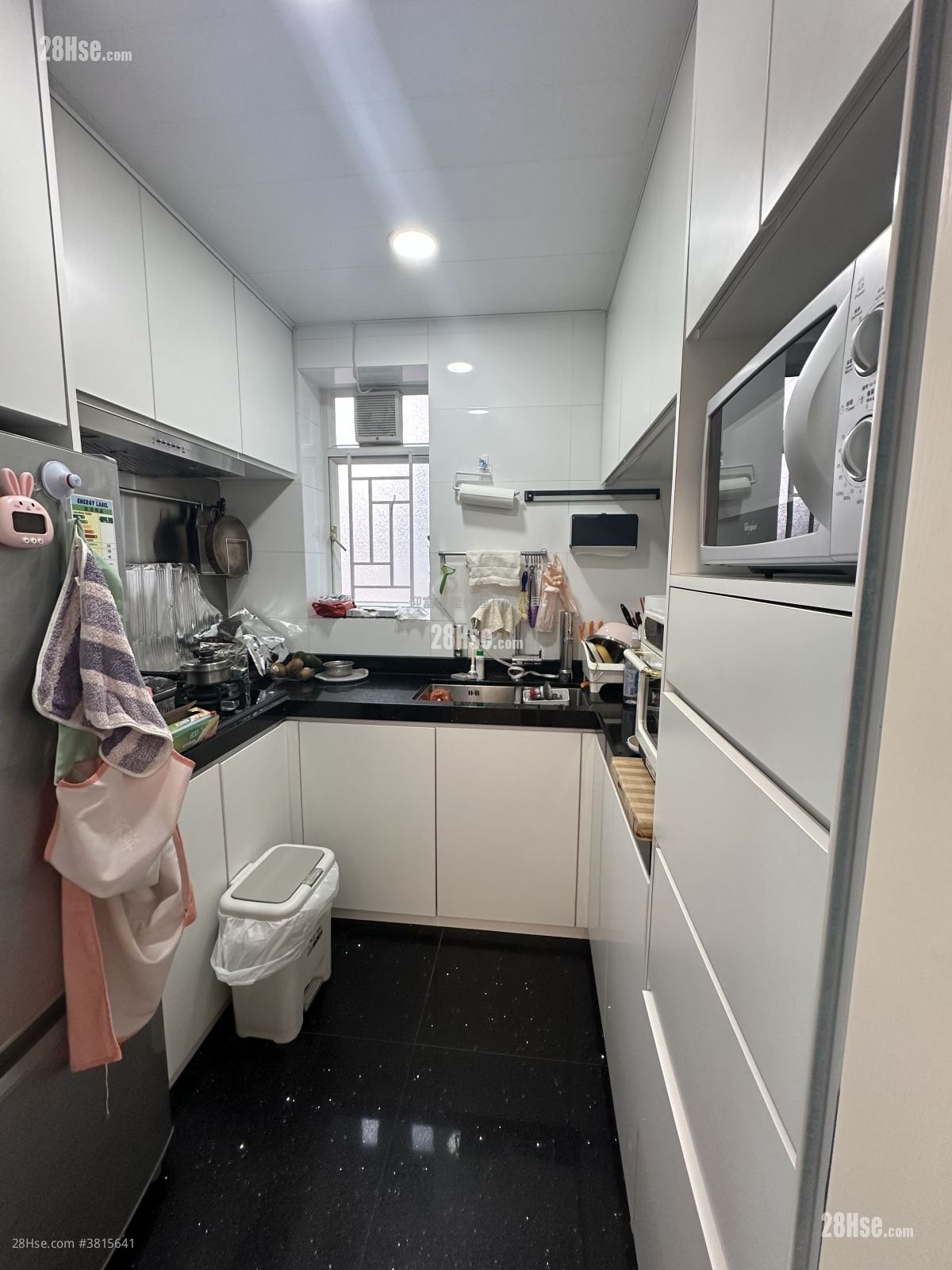 都会駅 售盘 3 房 , 2 浴室 651 平方尺