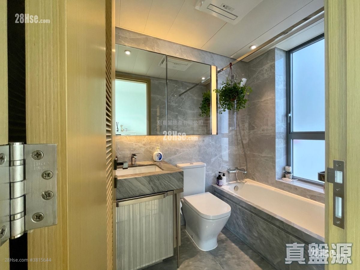 MALIBU 售盘 4 房 , 3 浴室 1,087 平方尺