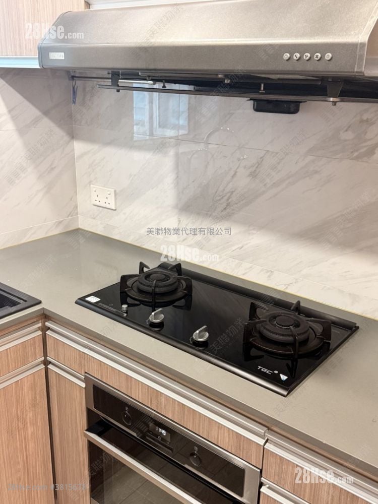 One Silversea Sell 2 Bedrooms , 2 Bathrooms 781 ft²