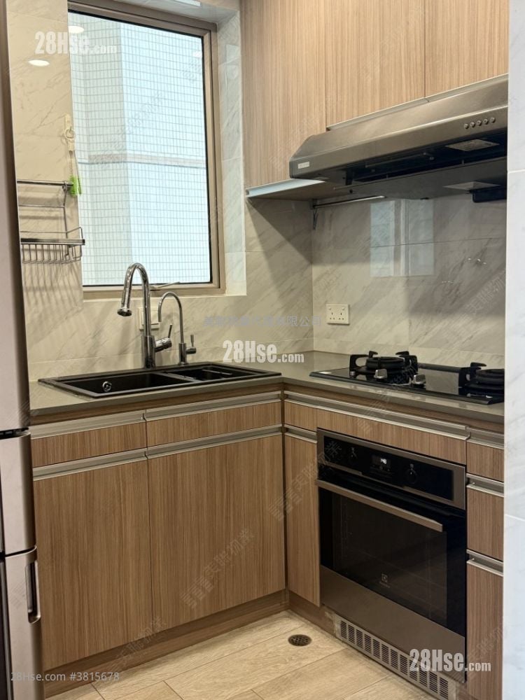 One Silversea Sell 2 Bedrooms , 2 Bathrooms 781 ft²