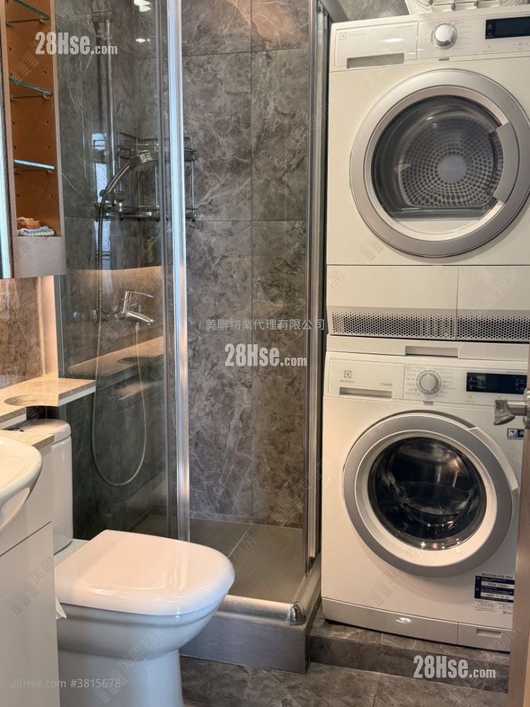 One Silversea Sell 2 Bedrooms , 2 Bathrooms 781 ft²