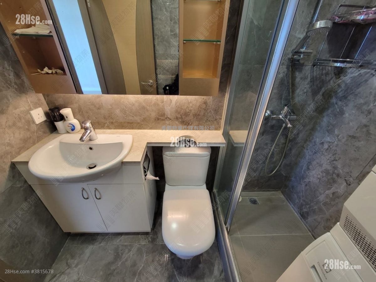 One Silversea Sell 2 Bedrooms , 2 Bathrooms 781 ft²