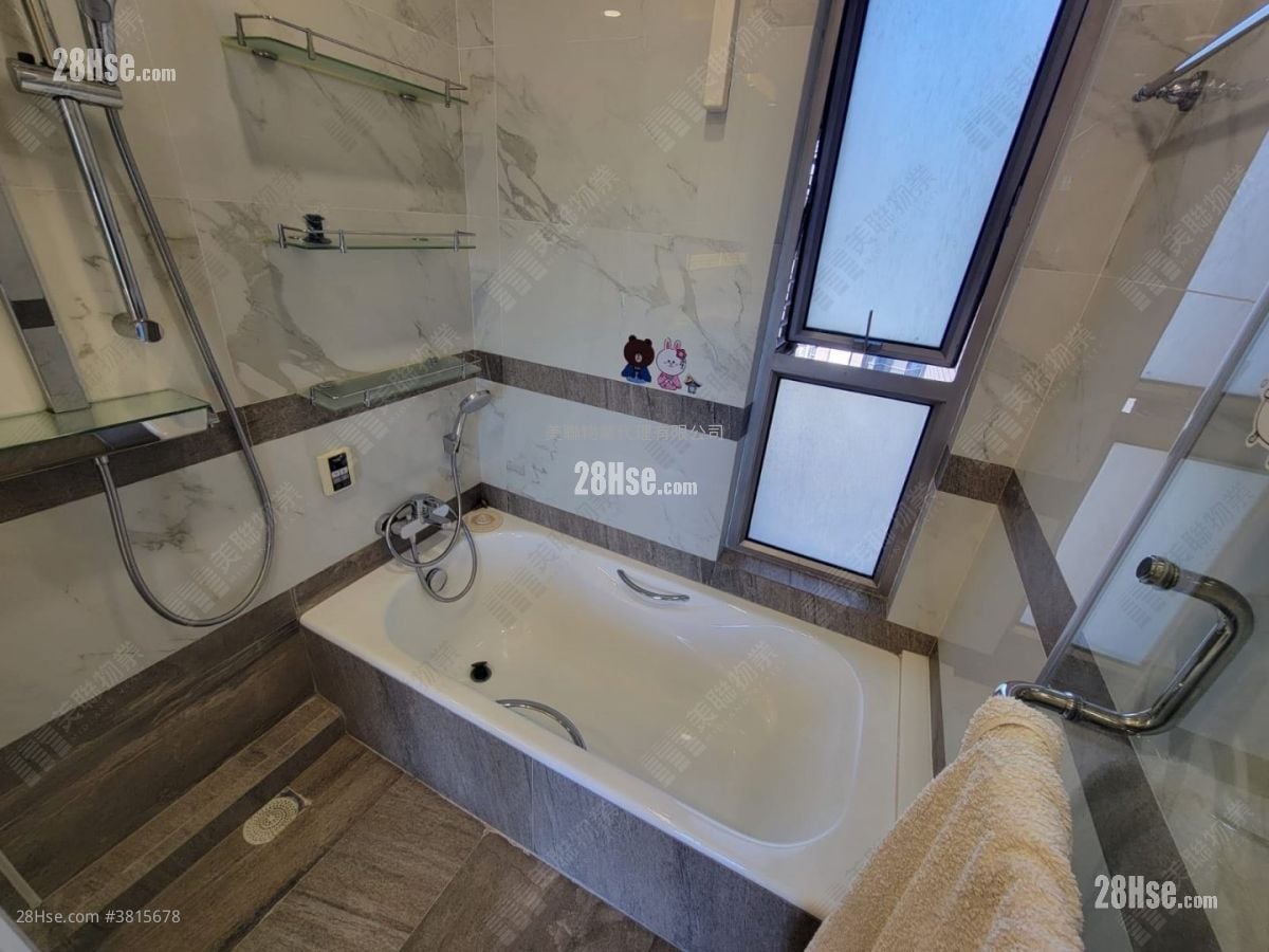 One Silversea Sell 2 Bedrooms , 2 Bathrooms 781 ft²