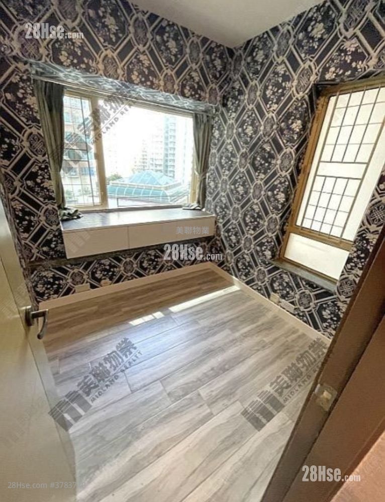 La Cite Noble Sell 2 Bedrooms 377 ft²