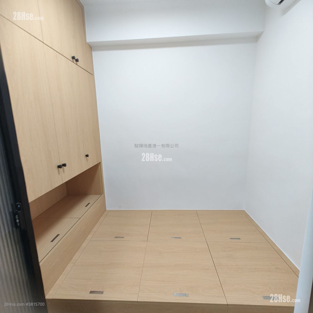 Golden Crown Court Rental 2 Bedrooms , 1 Bathroom 180 ft²