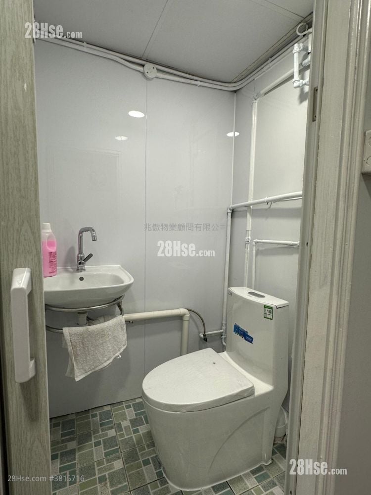 Lai Chi Kok Road Rental Studio , 1 Toilet