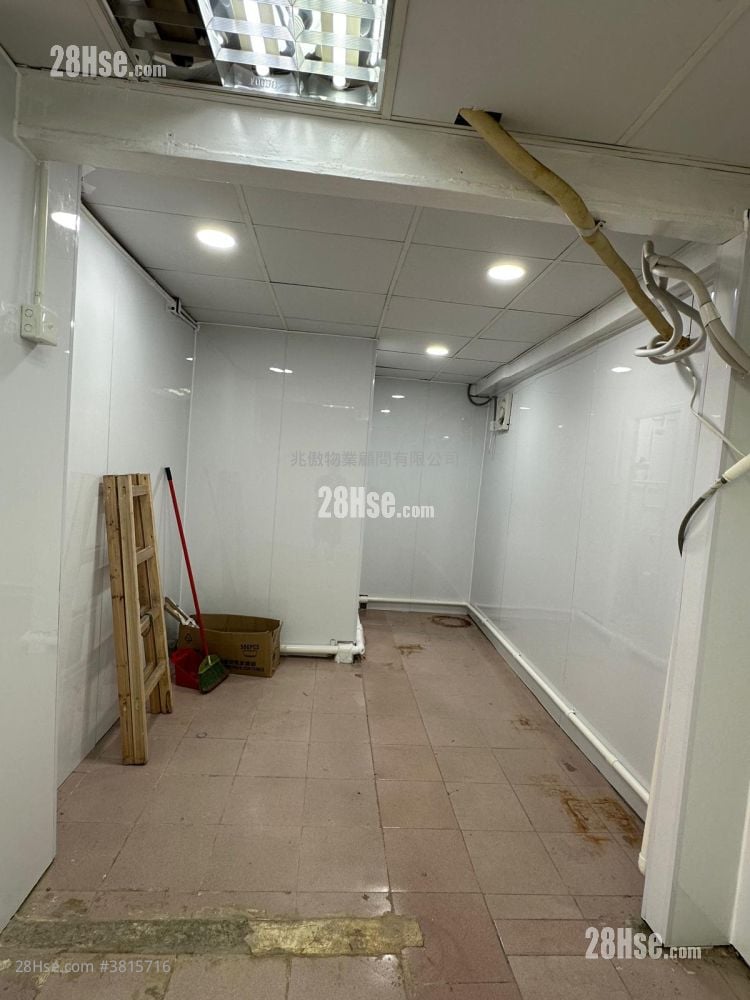 Lai Chi Kok Road Rental Studio , 1 Toilet
