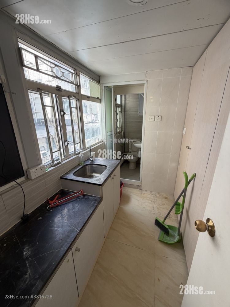 廚房: 唐樓 租盤 開放式間隔 , 1 浴室 180 平方呎
