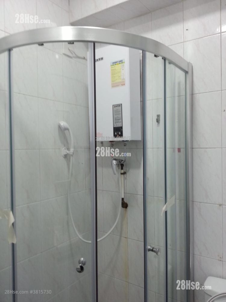 浴室: 唐楼 租盘 2 房 , 1 浴室 505 平方尺