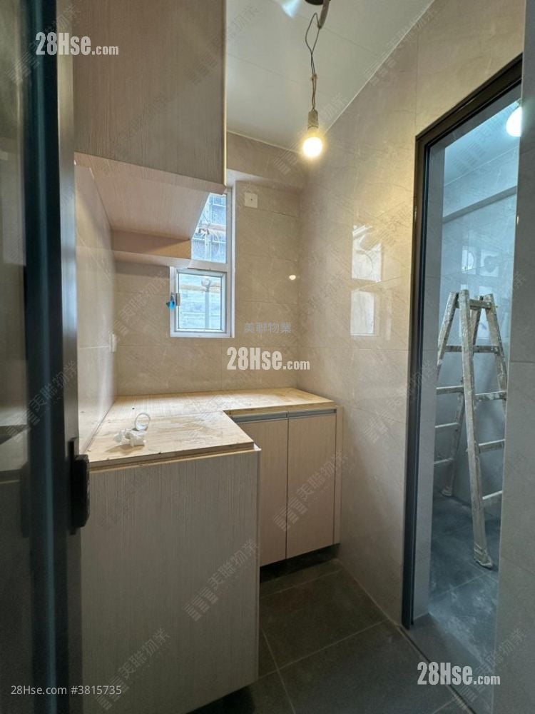 Kwai Fung Building Sell 2 Bedrooms 270 ft²
