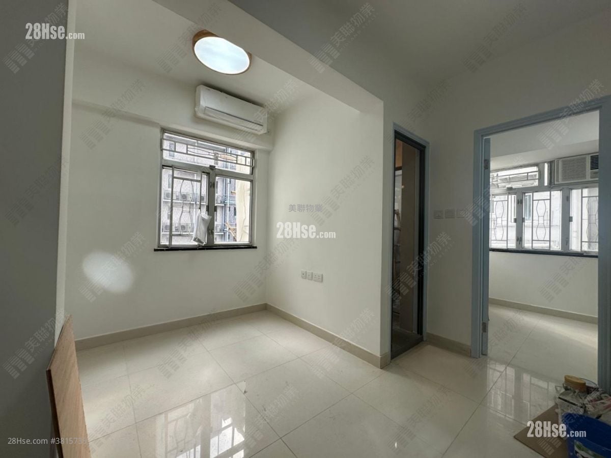 Kwai Fung Building Sell 2 Bedrooms 270 ft²