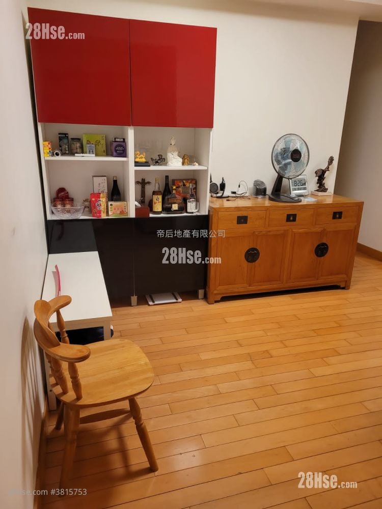 Queen's Terrace Sell 3 Bedrooms , 1 Bathroom 520 ft²