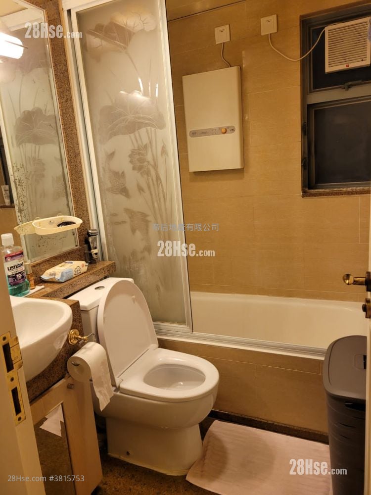 Queen's Terrace Sell 3 Bedrooms , 1 Bathroom 520 ft²