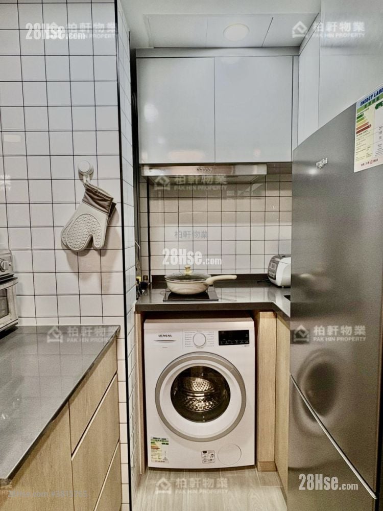 Tak Fat Building Sell 1 Bedroom , 1 Bathroom 259 ft²