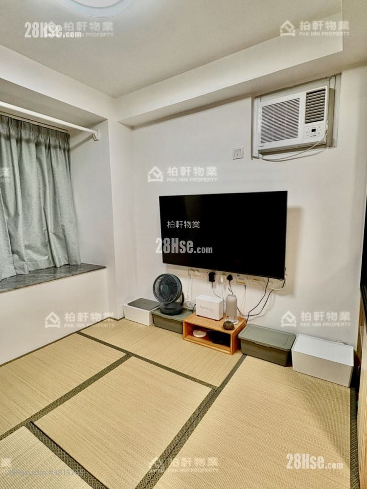 Tak Fat Building Sell 1 Bedroom , 1 Bathroom 259 ft²