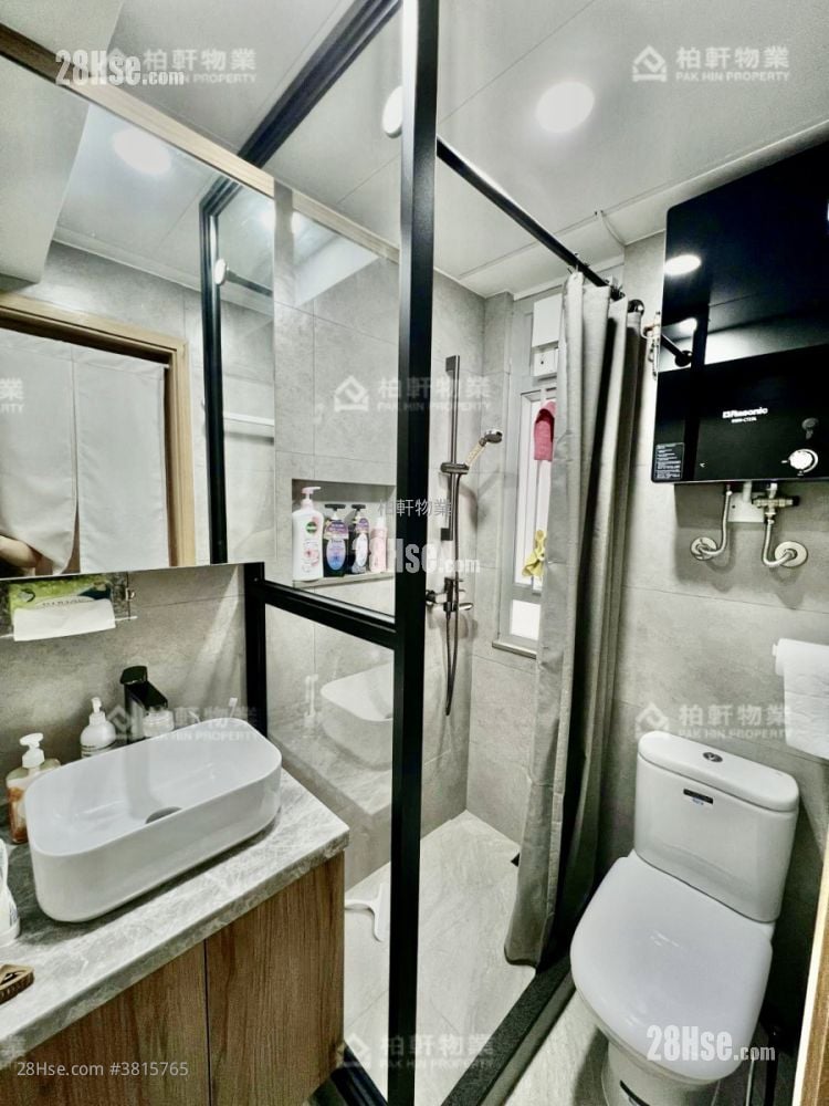 Tak Fat Building Sell 1 Bedroom , 1 Bathroom 259 ft²