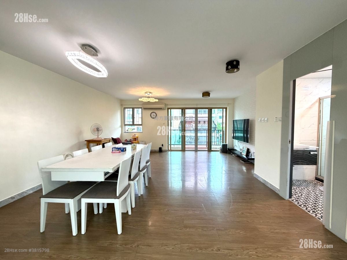 廳: 村屋 售盤 4 房 , 3 浴室 1,400 平方呎