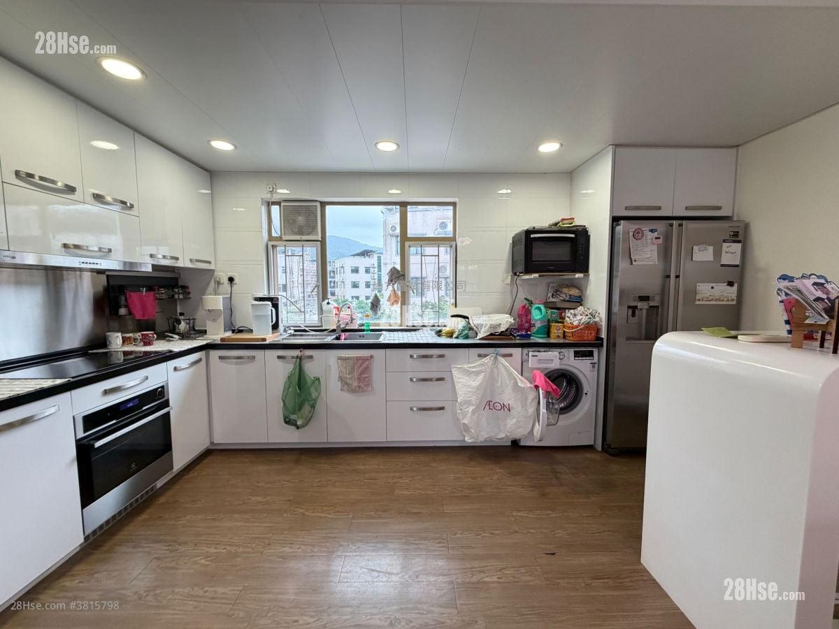 廚房: 村屋 售盤 4 房 , 3 浴室 1,400 平方呎