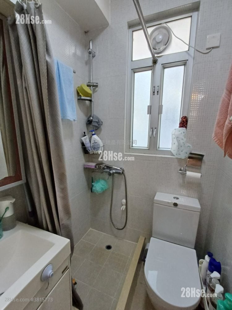 Bo Ming Court Sell 2 Bedrooms , 1 Bathroom 302 ft²