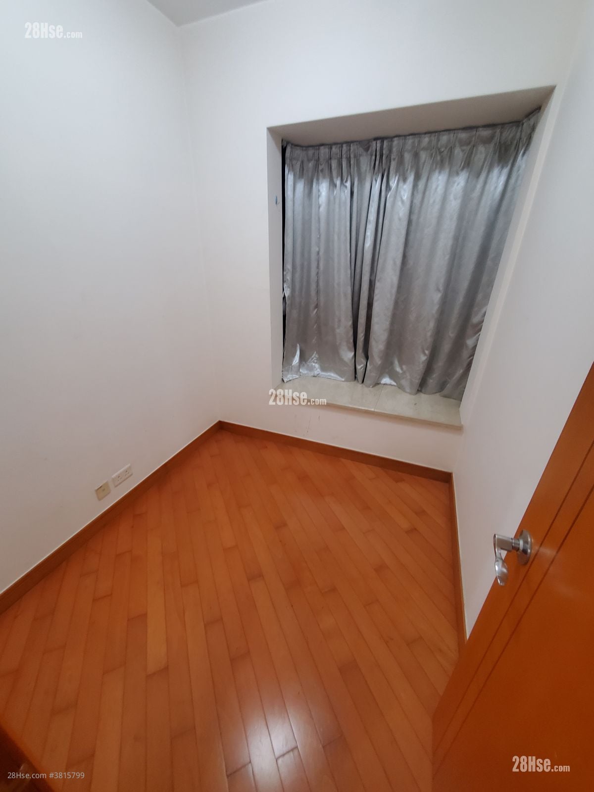 Chelsea Court Sell 3 Bedrooms , 2 Bathrooms 644 ft²