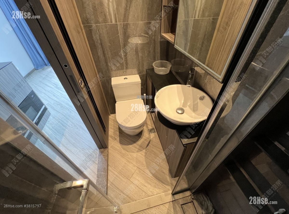 Sereno Verde Sell Studio , 1 Bathroom 195 ft²