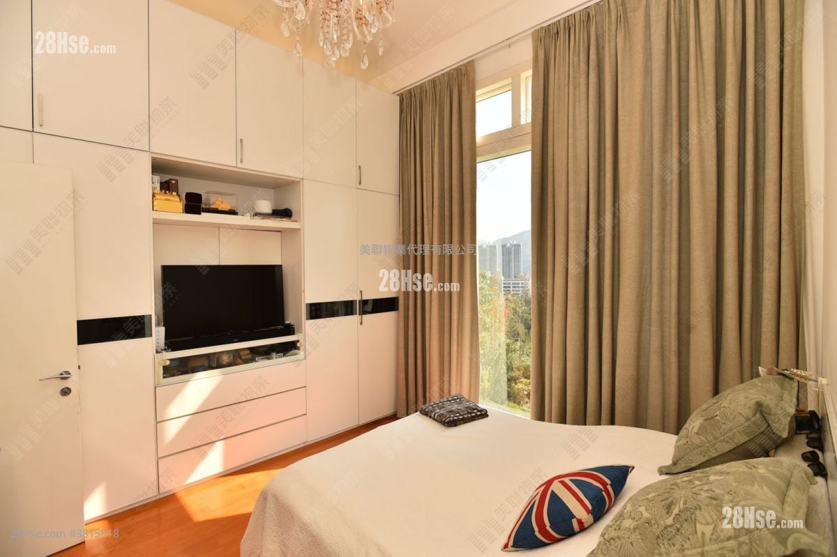 The Grandville Sell 5+ Bedrooms 1,385 ft²