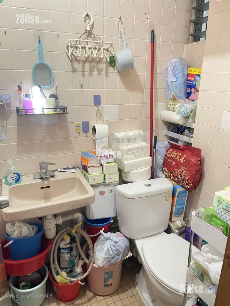 Kam Lung Court Sell 2 Bedrooms , 1 Bathroom 401 ft²