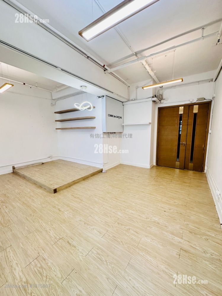 The Globe Rental 1 Toilet 783 ft²