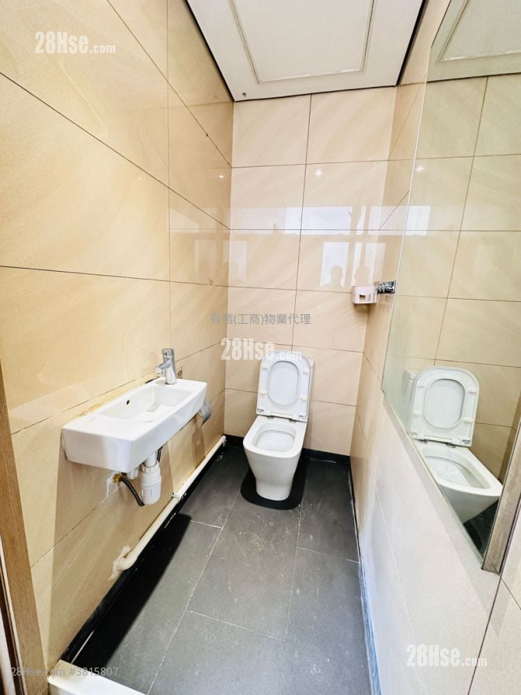 The Globe Rental 1 Toilet 783 ft²