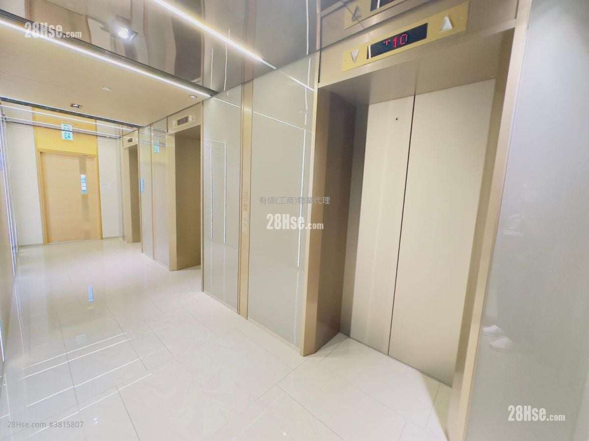 The Globe Rental 1 Toilet 783 ft²