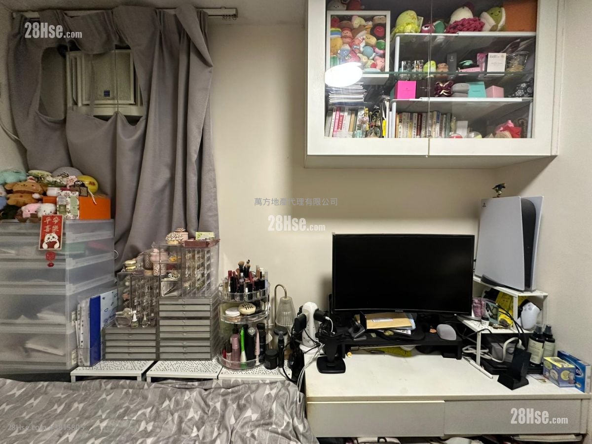 Hong Lam Court Sell 3 Bedrooms , 1 Bathroom 554 ft²