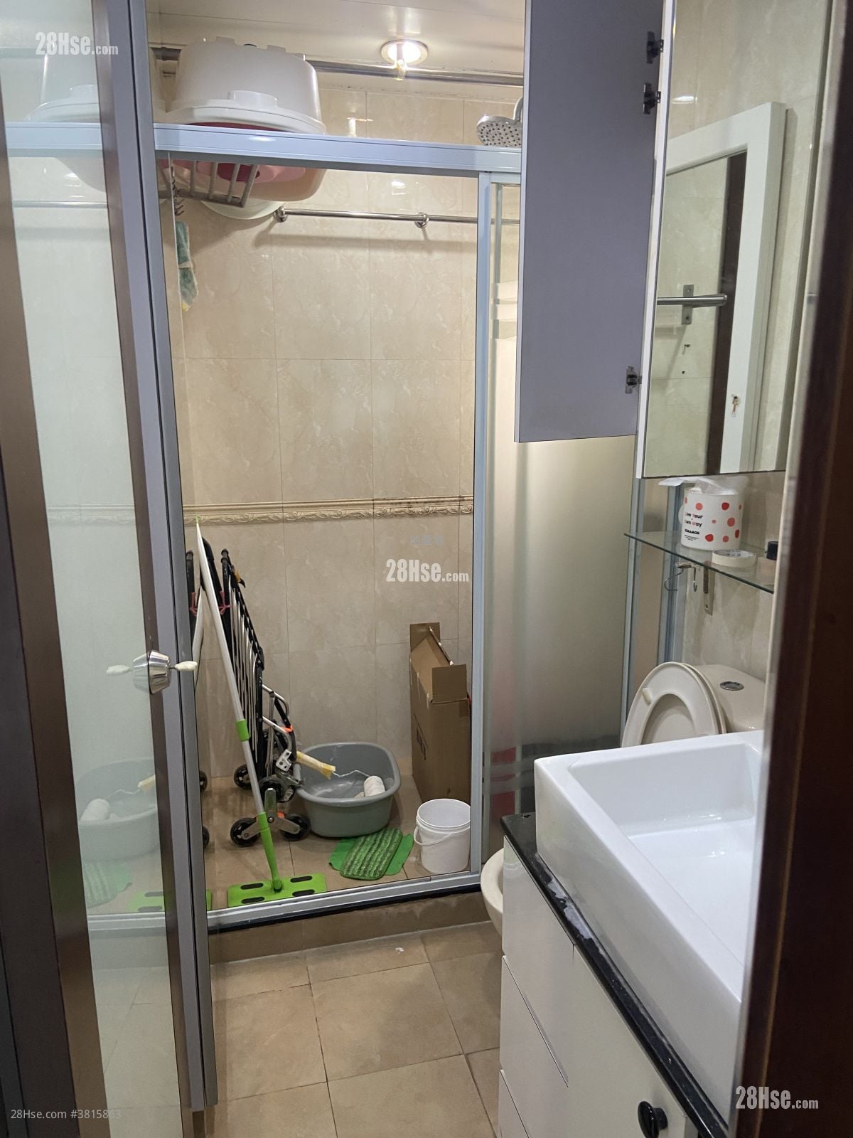 Hiu Ming Court Rental 2 Bedrooms , 1 Bathroom 439 ft²