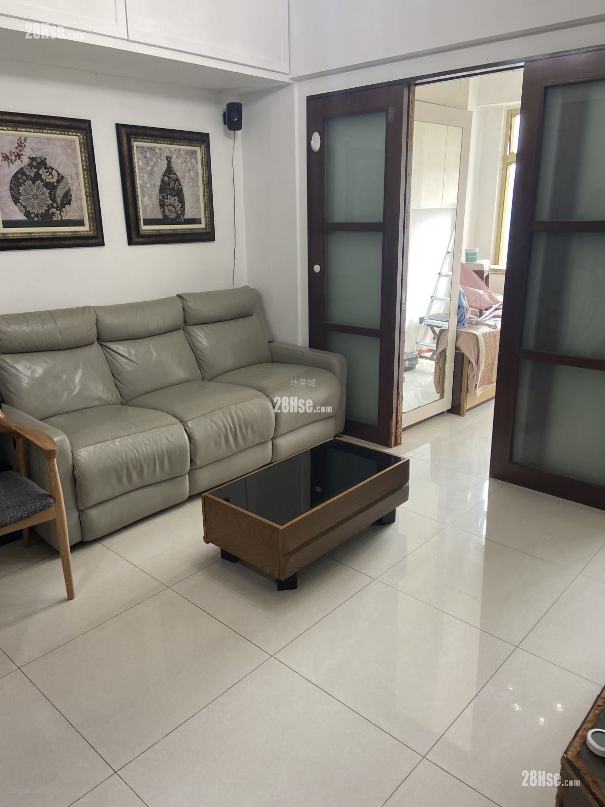 Hiu Ming Court Rental 2 Bedrooms , 1 Bathroom 439 ft²