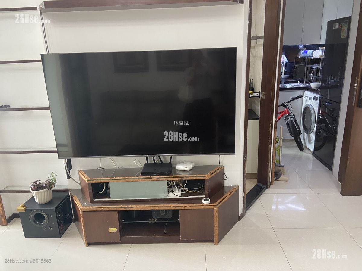 Hiu Ming Court Rental 2 Bedrooms , 1 Bathroom 439 ft²