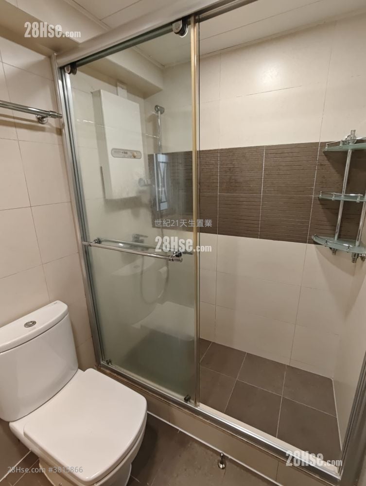 Hong Kong Gold Coast Rental 3 Bedrooms , 2 Bathrooms 680 ft²