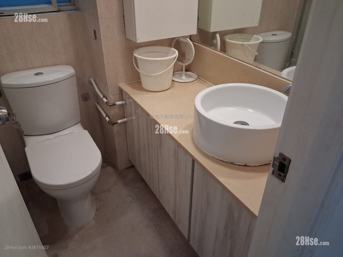 Bouhinia Mansions Rental 2 Bedrooms , 1 Bathroom 505 ft²