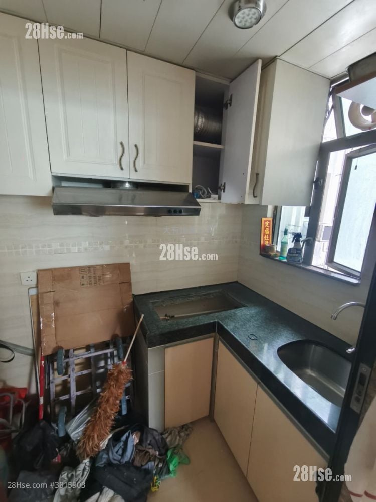 kitchen: Ho Shun King Building Rental 2 Bedrooms , 1 Bathroom 358 ft²