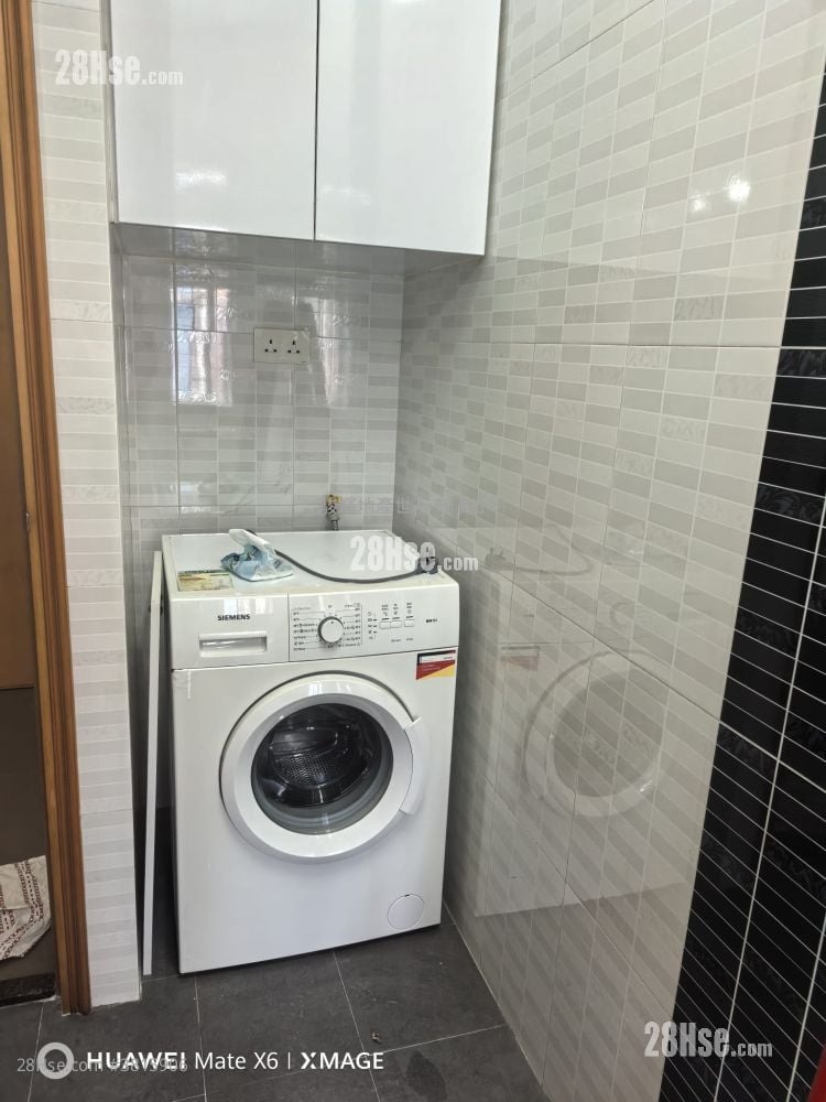 Yen Dack Building Rental 3 Bedrooms , 1 Bathroom 612 ft²