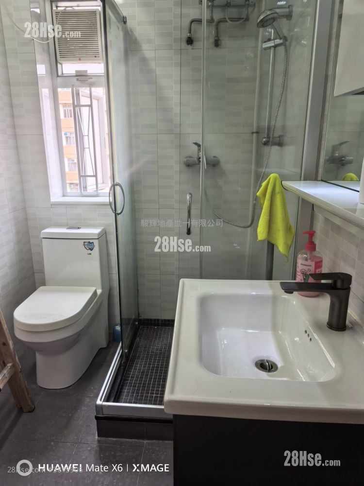 Yen Dack Building Rental 3 Bedrooms , 1 Bathroom 612 ft²