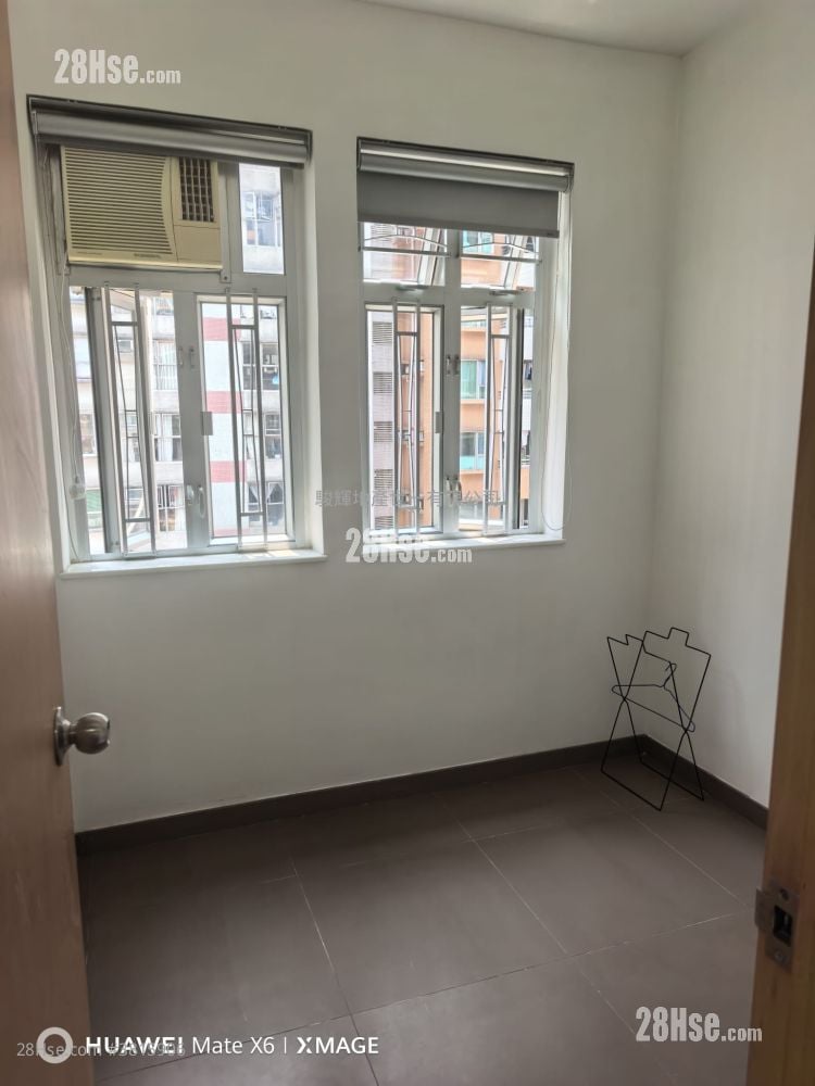 Yen Dack Building Rental 3 Bedrooms , 1 Bathroom 612 ft²