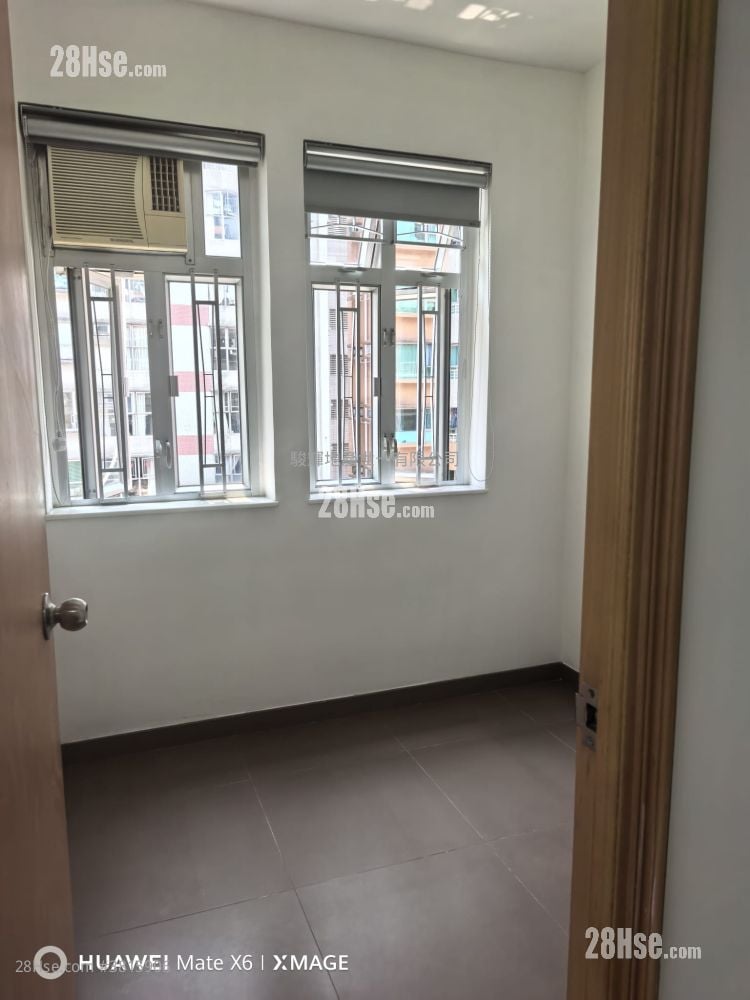Yen Dack Building Rental 3 Bedrooms , 1 Bathroom 612 ft²