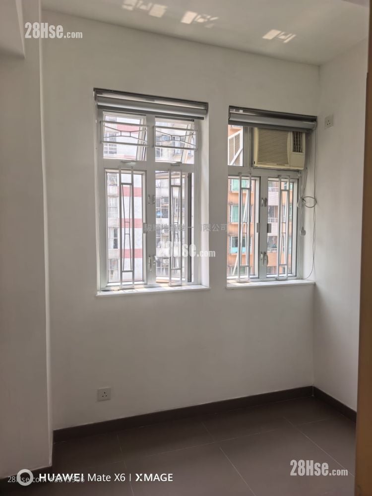 Yen Dack Building Rental 3 Bedrooms , 1 Bathroom 612 ft²