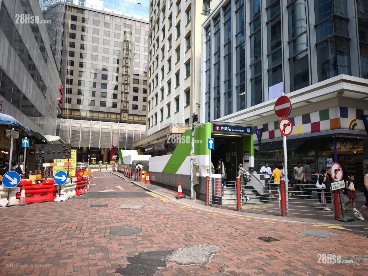 Parkes Mansion Rental 2 Bedrooms , 1 Bathroom 348 ft²