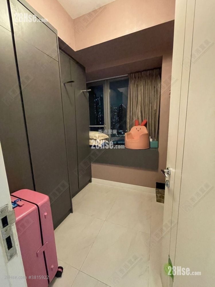 曼克顿山 售盘 3 房 , 2 浴室 888 平方尺