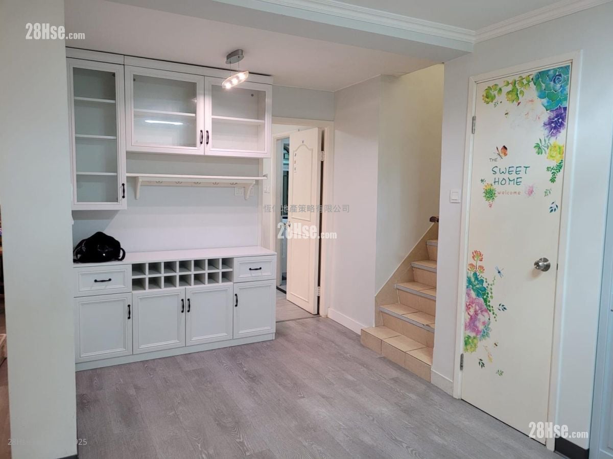 村屋 售盘 4 房 , 2 浴室 1,400 平方尺